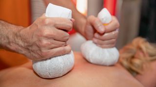 Massage im Wellnessbereich der Cliner Quelle