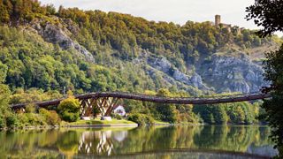 Holzbrücke, architektonischer Blickfang, Tourismusverband im Landkreis Kelheim 