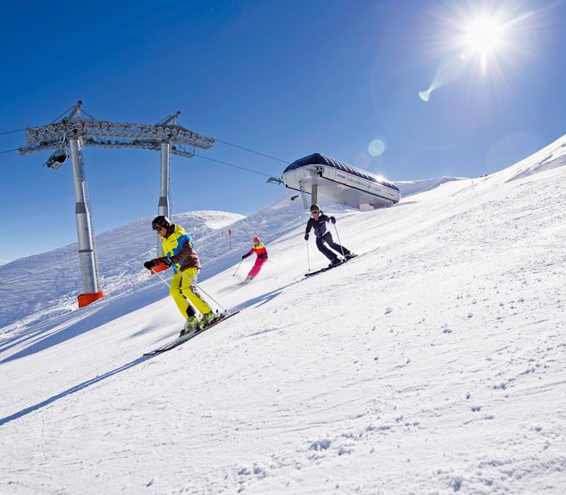 Winter, Wintersport, Berge, Skifahren, Ski, Snowboard, Schnee, Piste, Sonne, Familie, Familie auf Skiern, Wintersporturlaub, Südtirol, Pfelders